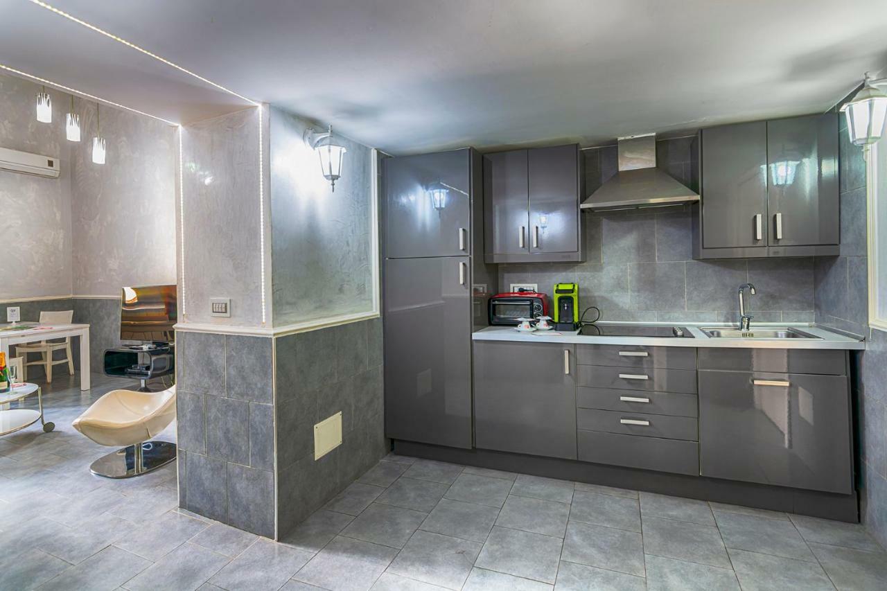 Suite Apartments Angioini Неаполь Екстер'єр фото