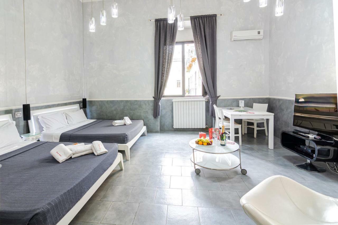 Suite Apartments Angioini Неаполь Екстер'єр фото